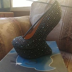 Black wedges with bling